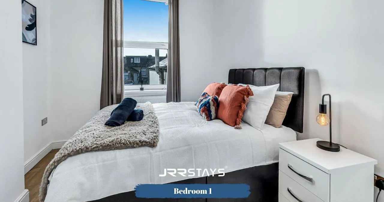Cardiff Stylish 2 Bedroom Sleeps 6 Wi-Fi - Jrr Stays 0*,  United Kingdom